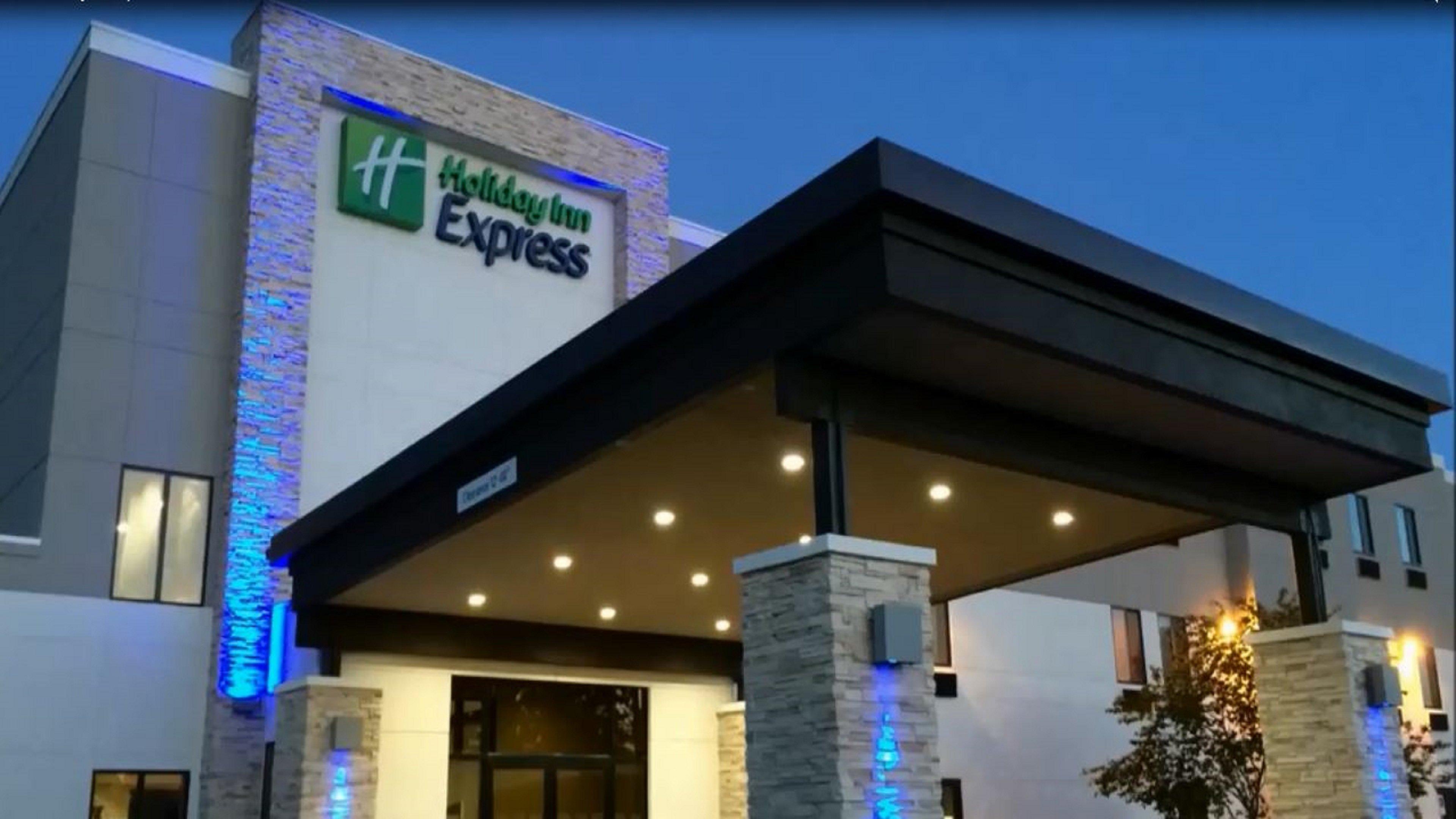 Holiday Inn Express & Suites White Hall By Ihg Exterior photo